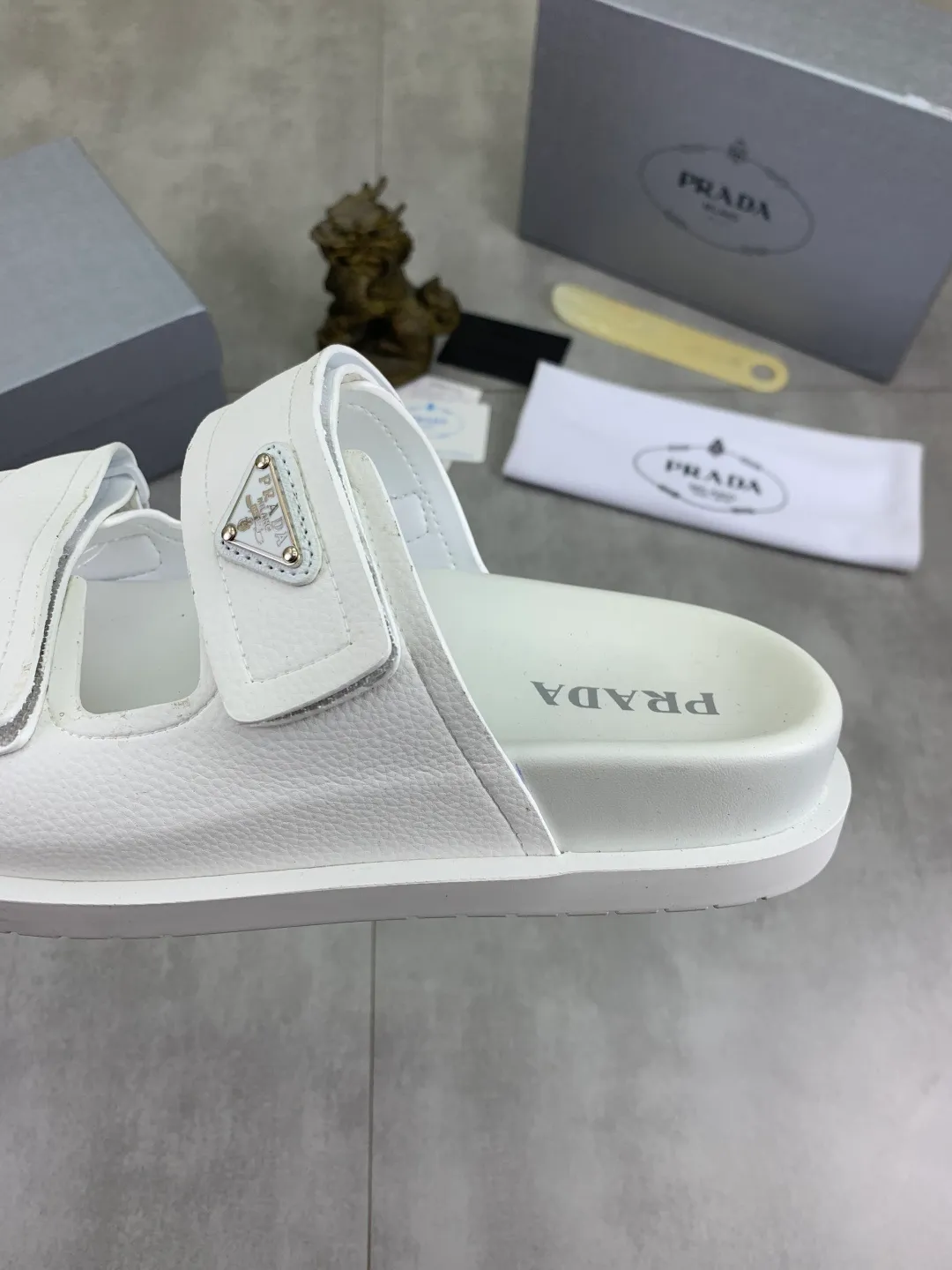 Men's shoes 💰P340💰【New style】🎁🎁🎁 PRADA Prada's new casual slippers, original official website, perfect workmanship, transmitting a kind of noble luxury, sublimating its definition of luxury in Prada's high-end extraordinary craftsmanship. Original combination outsole, code number: 38-44 (45 customized) Multiple colors 🉑️ to choose from